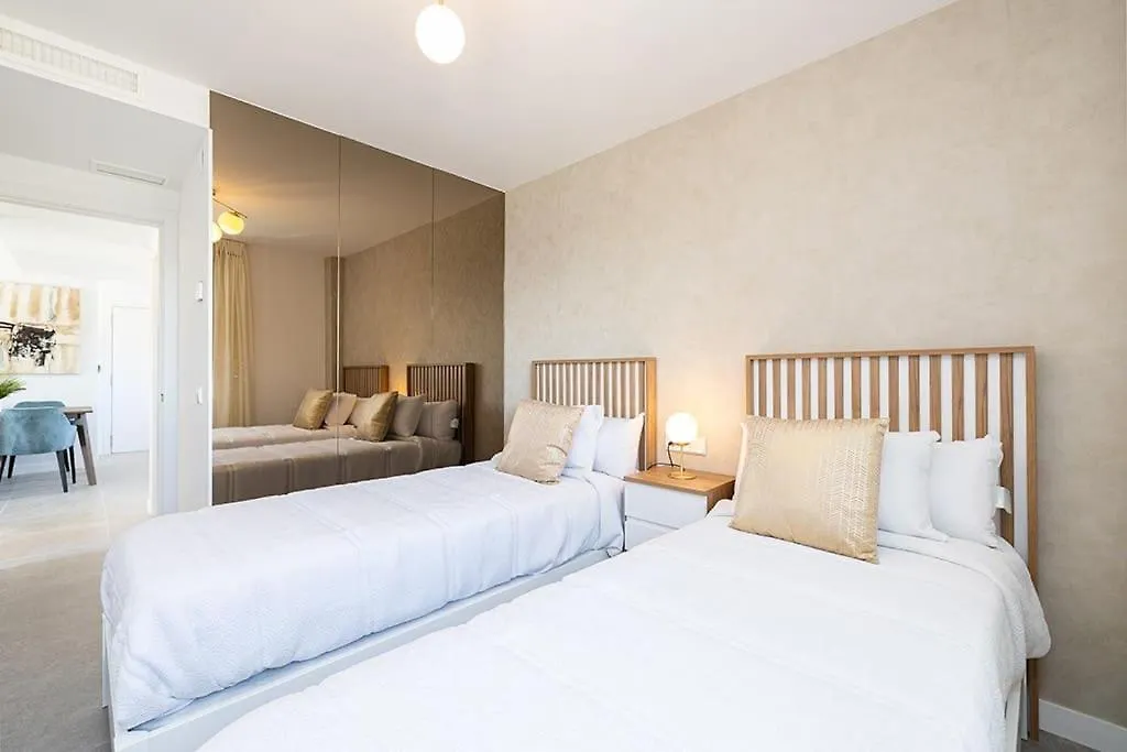 Luxury Carihuela With Private Jacuzzi By Ensuite Torremolinos Appartement